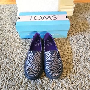 NIB TOMS Zebra shoes size 3.5